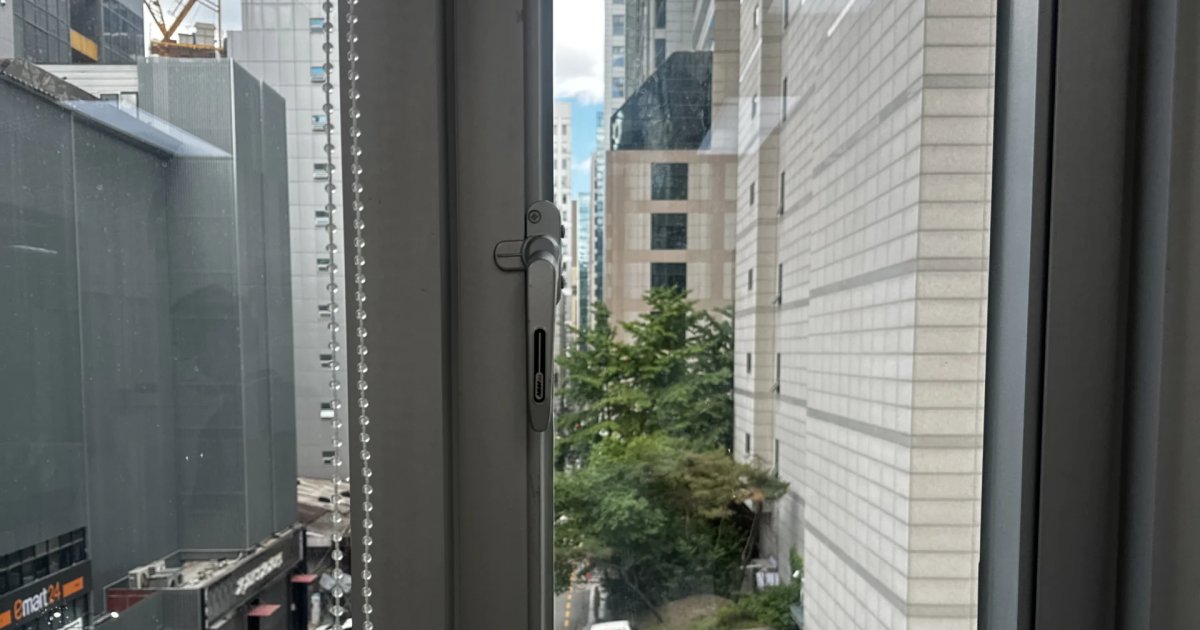 창문손잡이 파손수리 안내